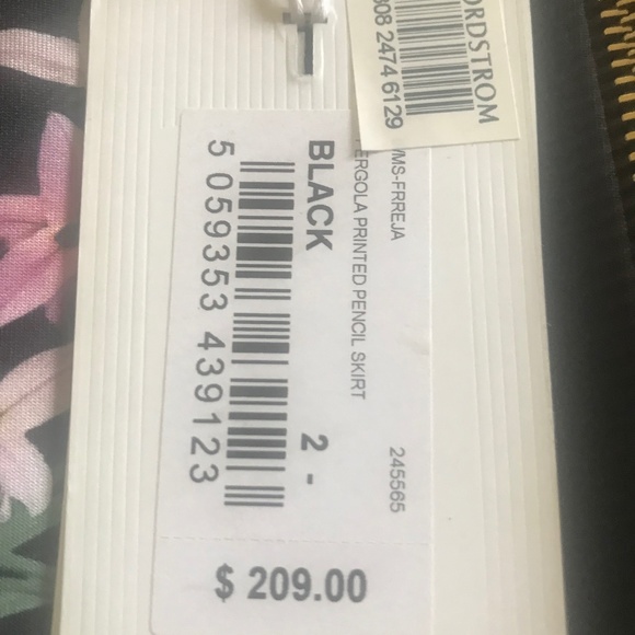 Beautiful Ted Baker skirt new - Picture 1 of 3